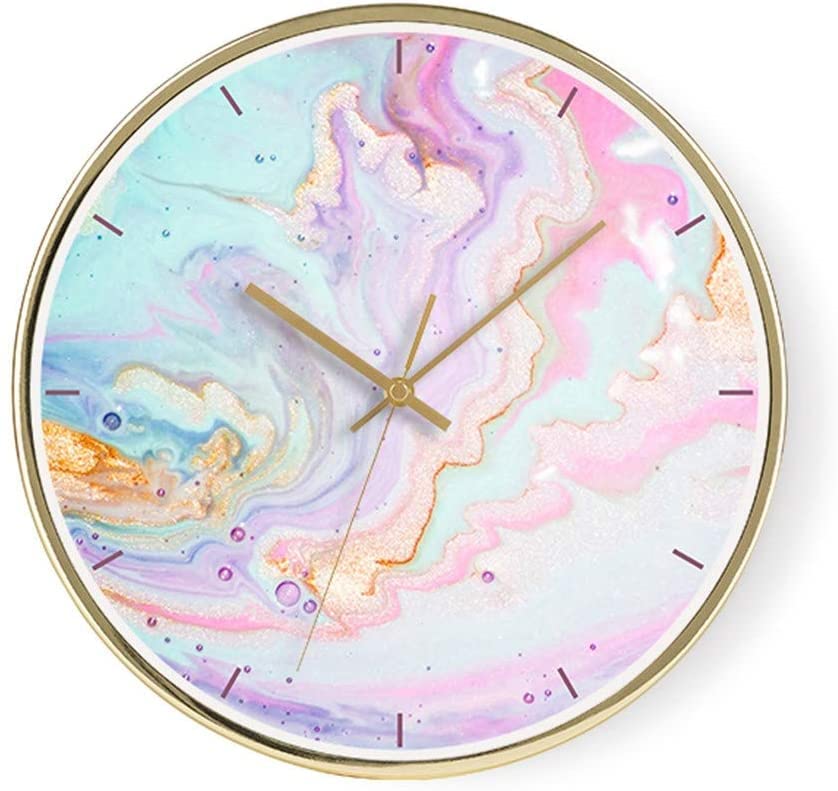 Horloge murale silencieuse avec pointeur en métal pour un salon apaisant