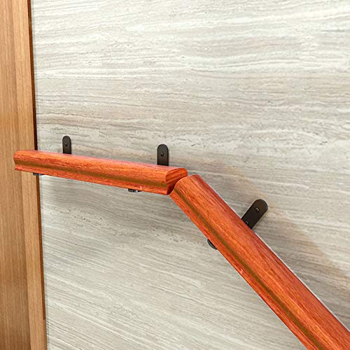 Main courante en bois pour escalier intérieur protégeant les enfants et aînés