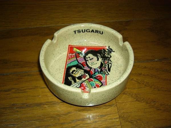 青森 津軽風絵の灰皿 般若 歌舞伎 着物？陶器 割れ物 気を付けて インテリアにもどうぞ 今のご時世煙草厳しいな