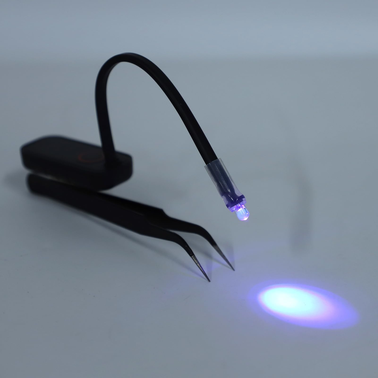 Fockety Pinzette Per Ciglia Con Luce UV, Pinzette Di Precisione Per Strappa Sopracciglia Con Lampada Indurente Per Colla, Pinzette Illuminate Con Luce Per Estensione Ciglia (Spina europea)