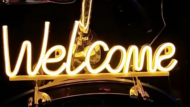 Maibiansm Welcome Neon Sign, 13.9×5 inch LED Welcome Sign for