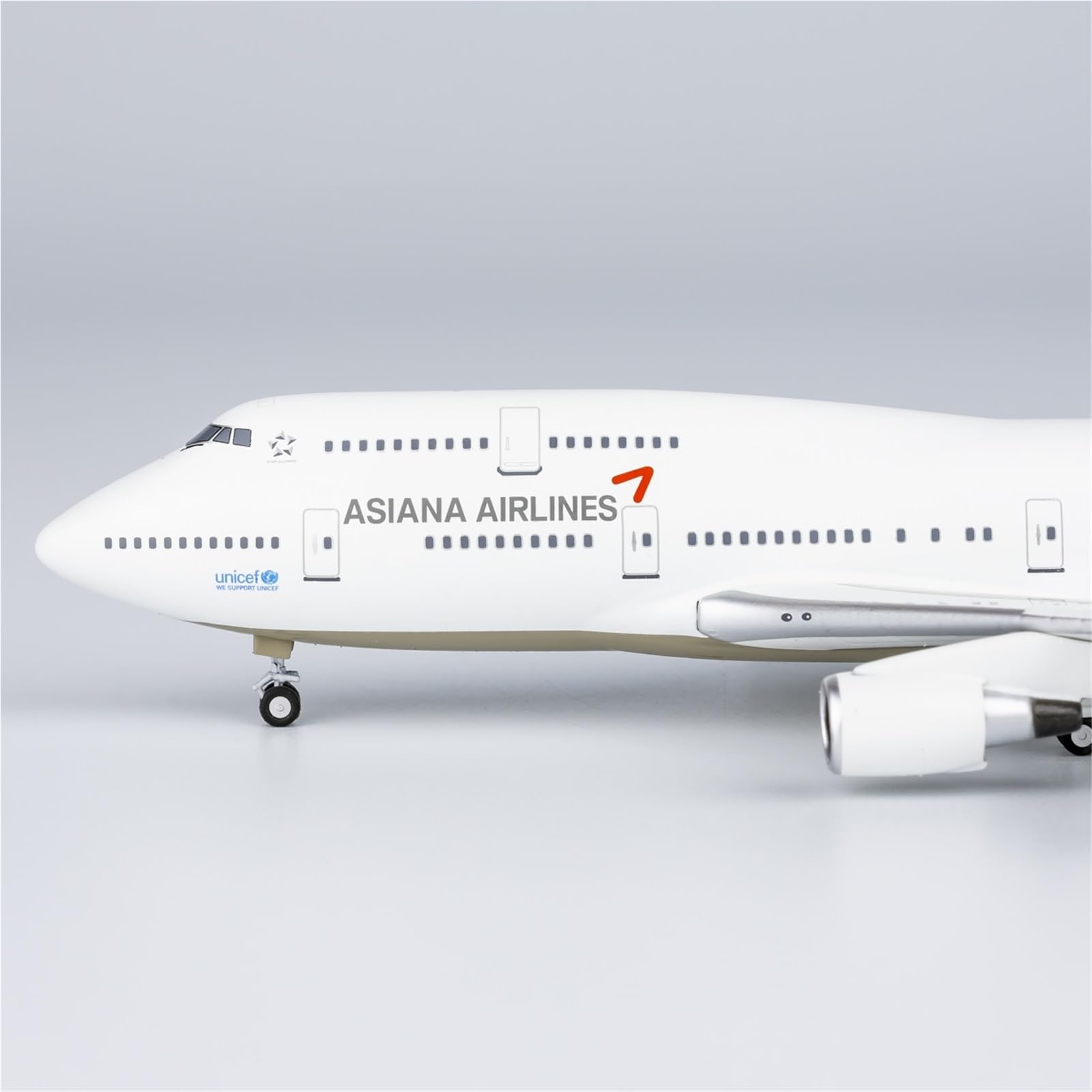 Modelli di Aerei Replica 17CM 1/400 Modello di visualizzazione su Larga Scala Aereo per Asiana Airlines B747-400 HL7428 Modello di Aereo in Miniatura di Aereo finito statico