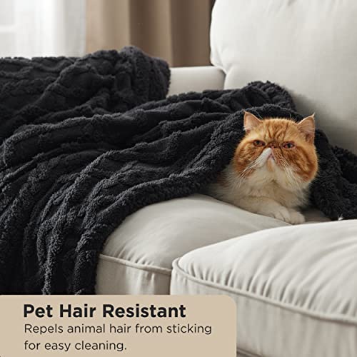 Bedsure Sherpa Fleece Throw Blanket - Super Soft, Cozy & Warm Jacquard Sofa Throw,Ideal for Bed & Couch, Single, Black, 130x150cm