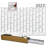 Die Sonn-und Feiertage sind in diesem Wandkalender groß für das Jahr 2024 in Blau ausgewiesen