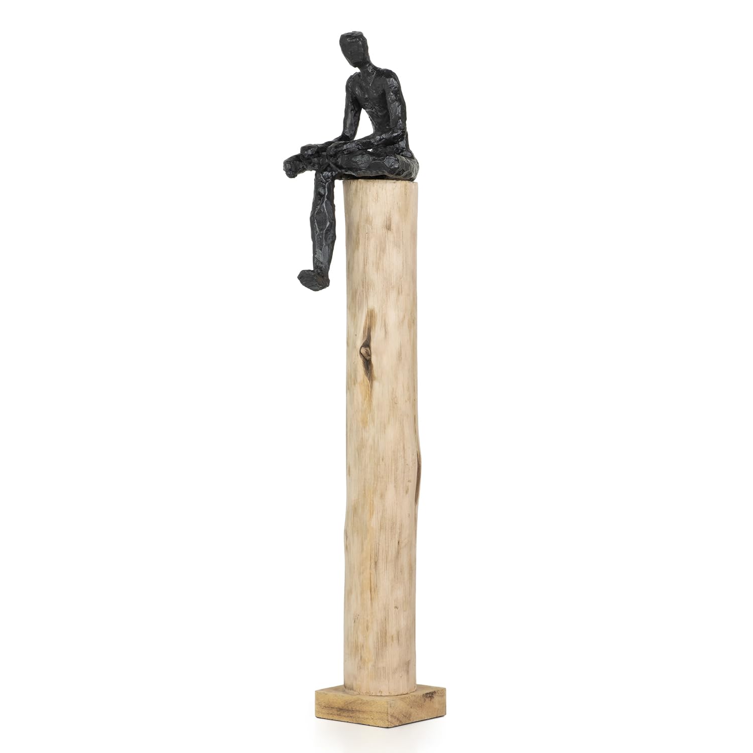 Moritz Skulptur Mann auf Stamm ca. 74 cm – Holz modern sitzend Deko Figur | Massiver Naturstamm mit dunkler Sitzfigur, jedes Stueck ein handgefertigtes Unikat, moderner Blickfang und Geschenkidee