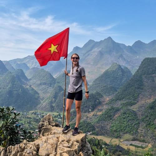#104 I'M BACK | Lessons & Reflections From Solo Travel Podcast Por arte de portada