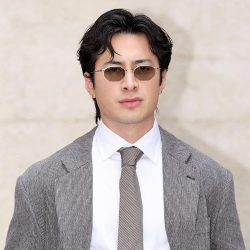 Hudson Williams goes high fashion, celebrating 25 years of JLo and a Project Runway Canada winner is crowned. copertina