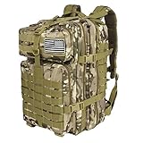 ⚠Anmerkung: Das Produkt kommt nicht den USA-Flaggenabzeichen versehen ist. 🎒45L GROßES VOLUMEN: Dieser große Rucksack verfügt über 2 große Fächer, 2 Vorderfächer und 1 schaumstoffgepolsterten Klettverschlussbeutel auf der Rückseite, in dem 15 Zoll Laptop oder eine Trinkbeutel untergebracht werden können. Die größere Vordertasche und die 2 großen Fächer verfügen alle über Reißverschluss-/Maschen-/Taschen (offen) zur Aufbewahrung Ihres Telefons, oder anderer kleiner persönlicher Gegenstände.