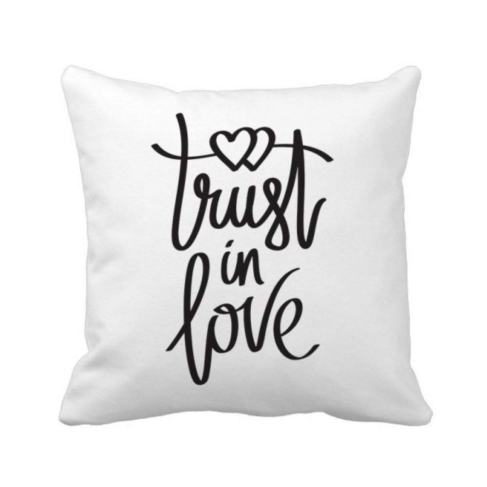 Housse de coussin Trust in Love, l'idée cadeau déco idéale pour un canapé