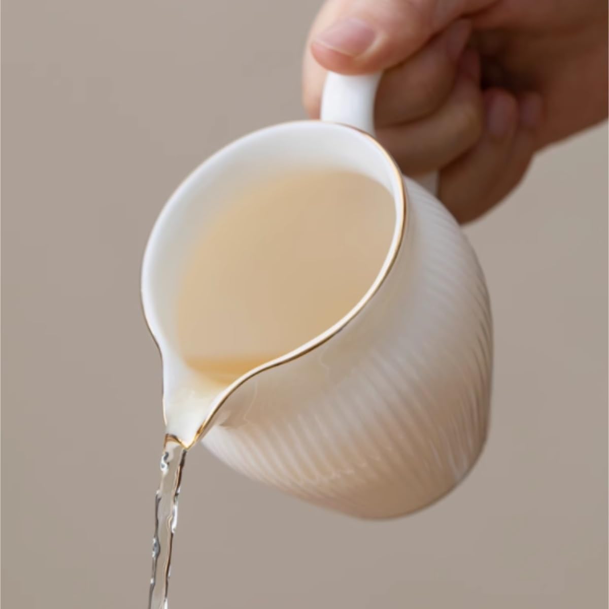 Salsiera per condimenti per insalata dipinta in oro, set da tè con dispenser per tè, salsa, ciotola in ceramica per tè e succhi di frutta, per cucina e ristorante (bianco)