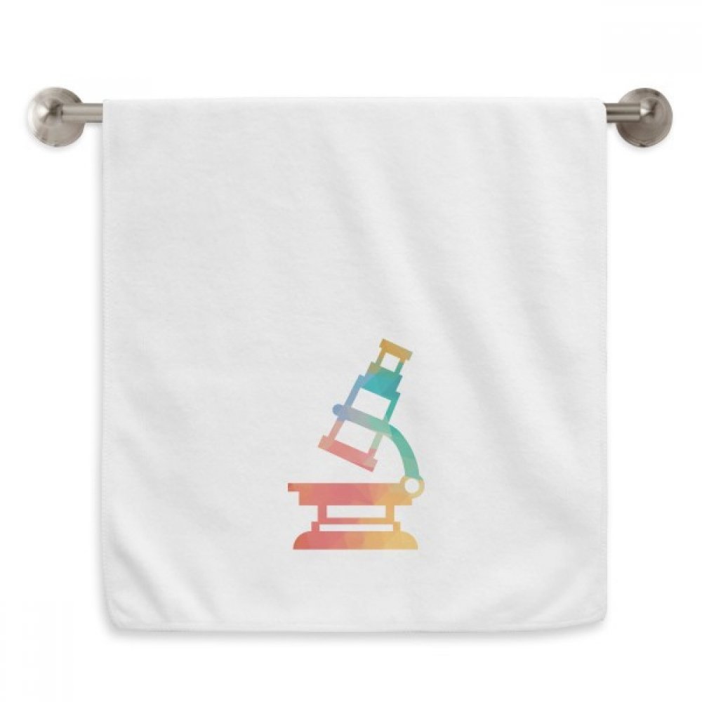 Serviettes moelleuses blanche motif microscope contre peau rêche