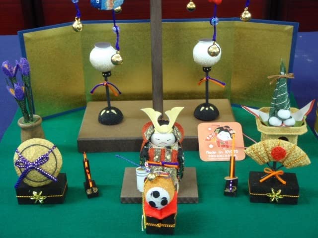 値下！即納♪●新品♪高さ37cm ちりめん五月人形 吊るし輪飾り 兜飾り 日本製 Amazon | ♪高さ37cm ちりめん五月人形 吊るし輪飾り 検鯉のぼり