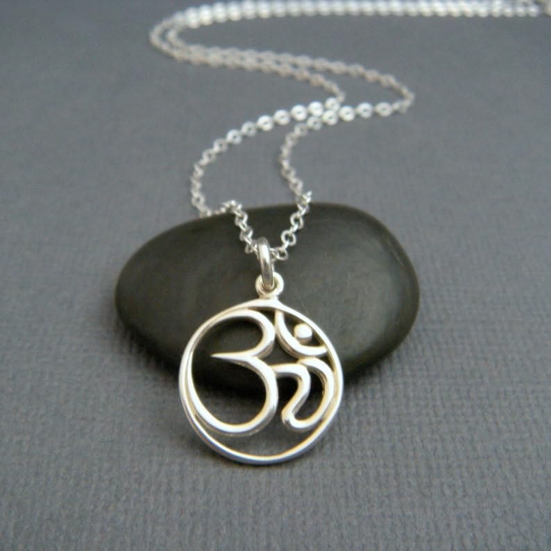 LKBEADS Collana om in argento sterling 925. Ciondolo a cerchio. Gioielli zen yoga. Piccolo e semplice simbolo ohm. Delicato. Per tutti i giorni. Gioielli delicati. Regalo | Con catena da 18 pollici |