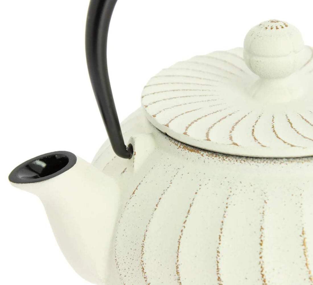 Iwachu Nambu Tekki Japanische Gusseisen-Teekanne Nami, goldweiß, 650 ml