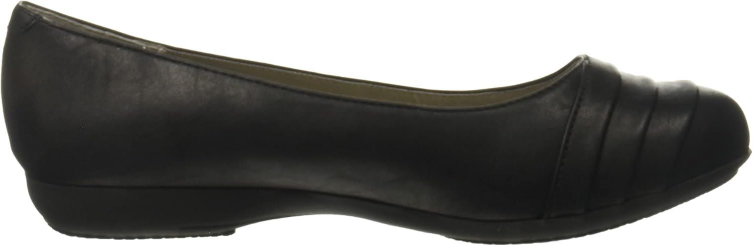 CLIFFS BY WHITE MOUNTAIN Women's Clara Ballet Flat 6 Wide Black/Burnished/Smooth