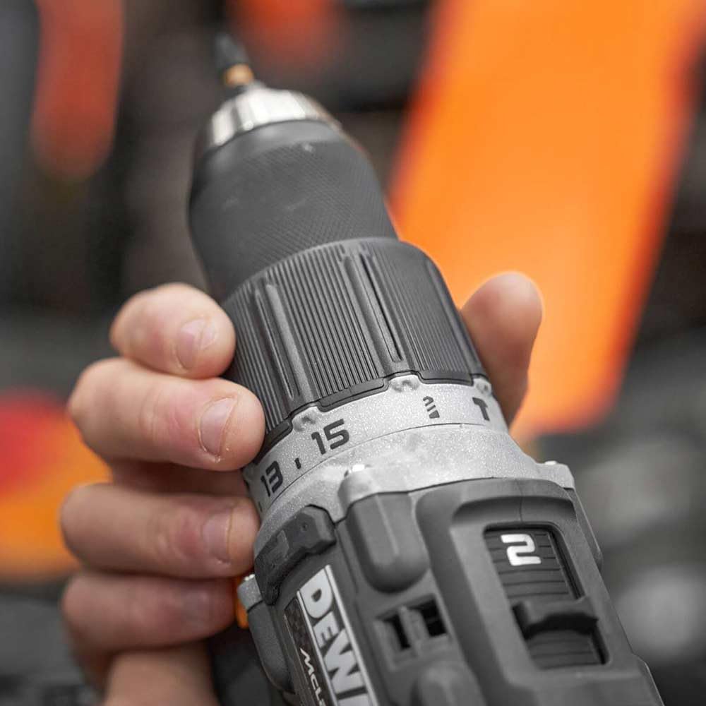 DeWalt DCD85MP2T McLaren F1 18V XR Taladro de martillo combinado inalámbrico sin escobillas con 2 baterías de 5 AH, cargador y funda