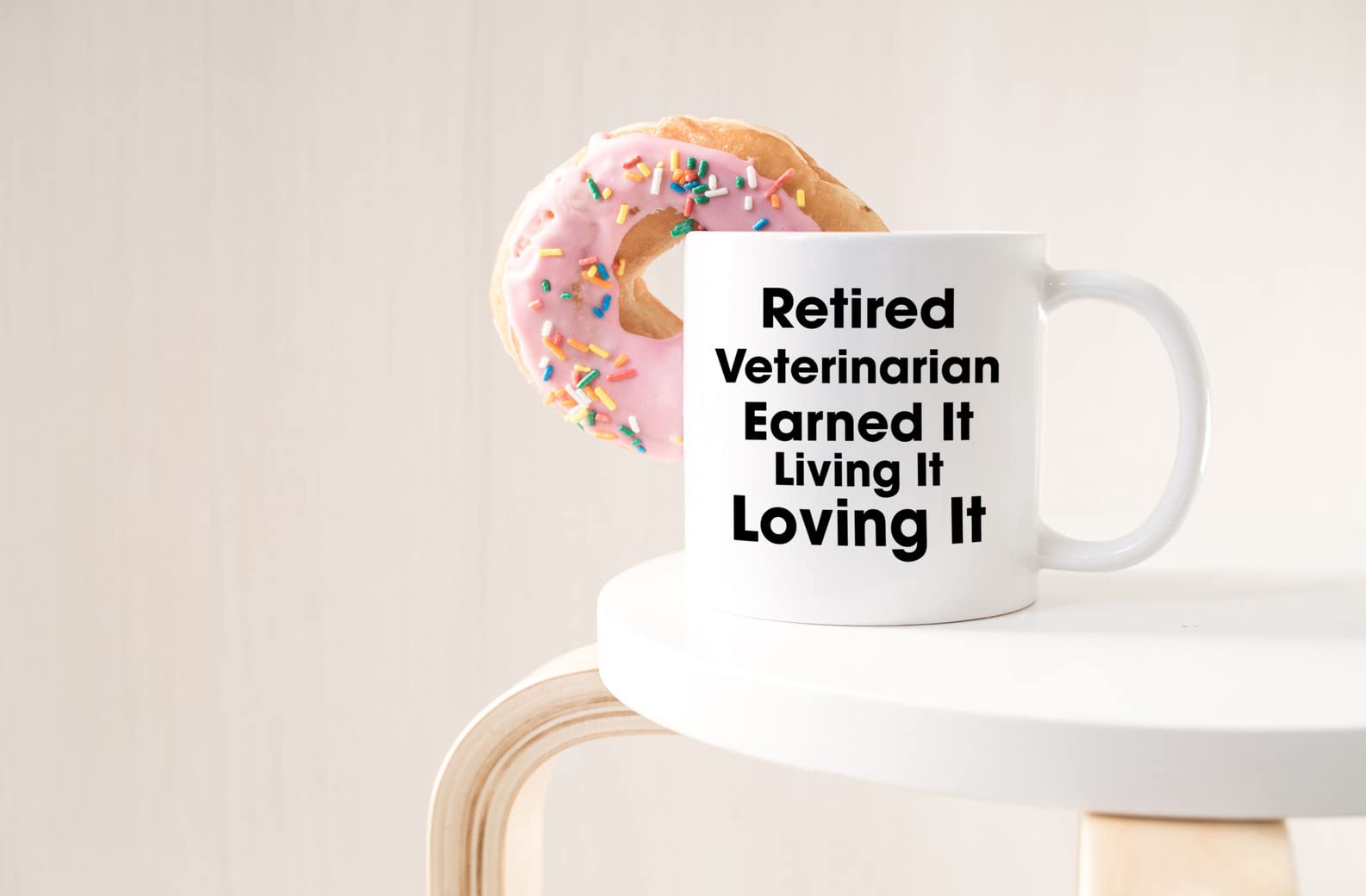Coffee Mug Veterinarian - Retired Veterinarian Earned It Living It Loving It - Funny S - Great Humor Present For Halloween, Birthday, Christmas 480265