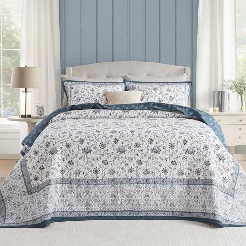 QuiltMuse 100% Cotton Oversized Bedspread Queen Size 102"x120" - Farmhouse Lightweight Extra Large Quilt with 2 Pillowshams, Reversible Printed Botanical Pattern Bedding Coverlet, 3 Pcs, Blue/White