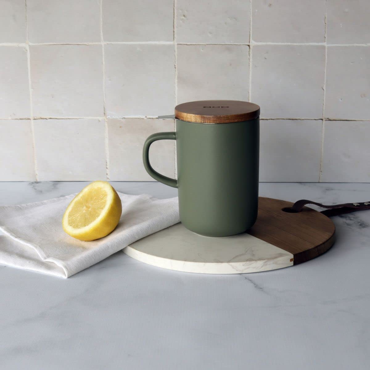 OGO LIVING 7912013 - Tè e tisana Juliet 475 ml - Tazza da tè in gres e coperchio in legno di acacia - verde mandorla