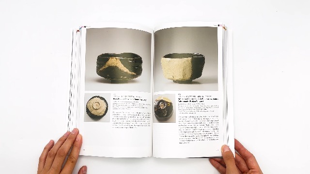 Amazon.co.jp: RAKU - A Living Tradition: Sixteen generations of