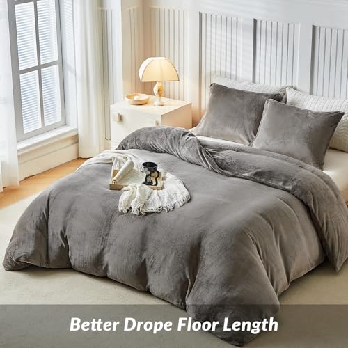 Image of WARMDERN Khaki Velvet Duvet Cover Set Oversized King Size, Luxury Milk Velvet Bedding Duvet Cover with Zipper Closure, 3pcs Ultra Soft Duvet Covers for All Seasons, 120 inch x 98 inch, Light Khaki