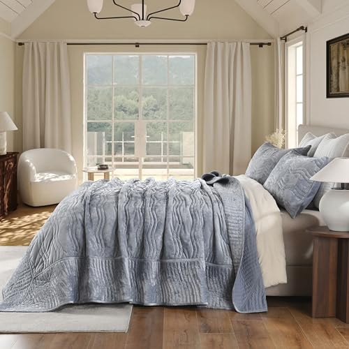 Image of Velvet Super King Size Quilt, Extra-Large Comforter Set Light Blue Bedding Set (130 inch*118 inch) with 2 Pillow Shams, Luxurious Quilt Set,All-Season 3 Pieces