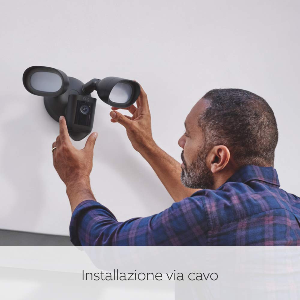 Ring videocamera Pro con proiettori Cablata (Floodlight Cam Wired Pro) |Video 2K con Ring Vision, rilevazione di movimento 3D |Prova gratuita di 30 giorni di Ring Home | 2 telecamere