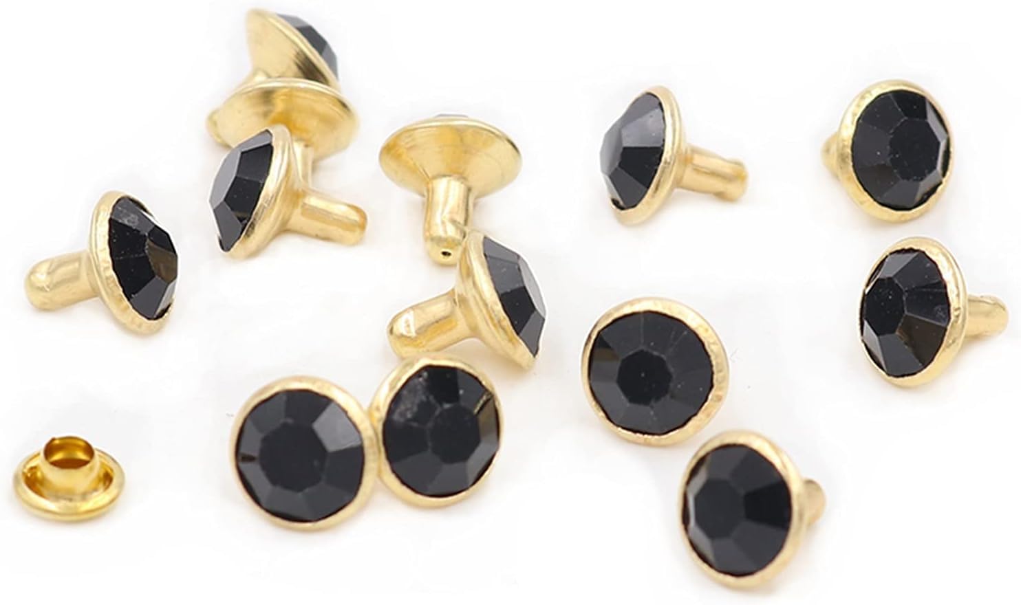 Pointes for vêtements en strass noirs et rivets de finition métallique pour maroquinerie