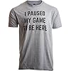 Camiseta divertida con texto en inglés «I Paused My Game to Be Here» para hombres y mujeres
