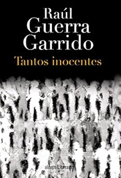 Paperback Tantos inocentes [Spanish] Book