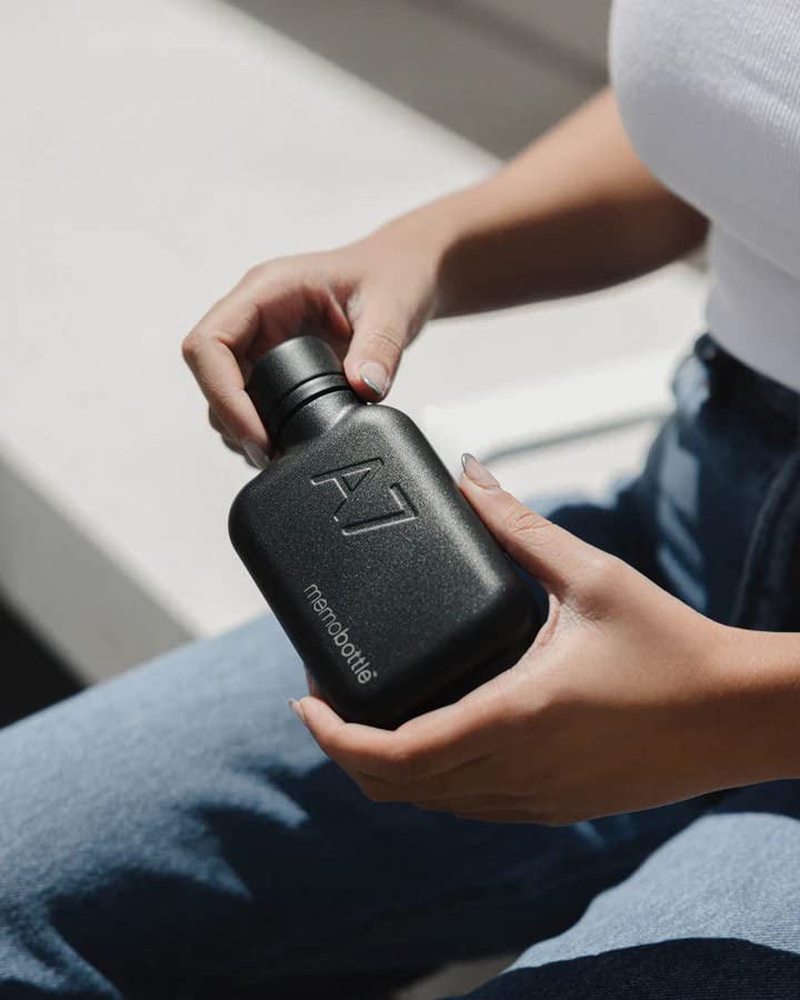 memobottle A7 Stainless Steel - 8oz / 250ml - Flat water bottle designed to fit in your bag - Black, 250 ml - Image 2