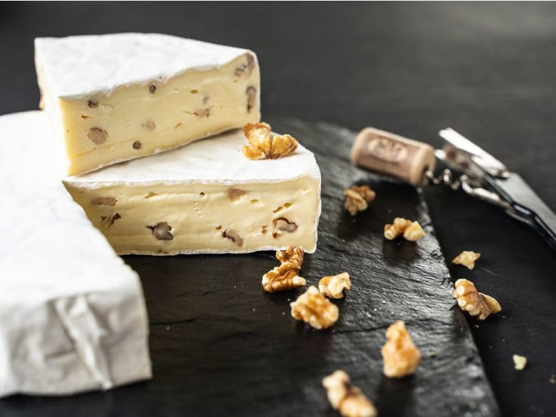 Walnussbrie aus Österreich 500g 1/2 Laib