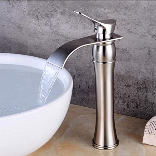 Robinet de salle de bain design pour une routine matin apaisée