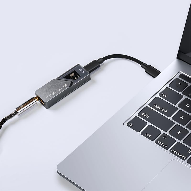 S.M.S.L D10 connected to a mobile phone via USB cable.