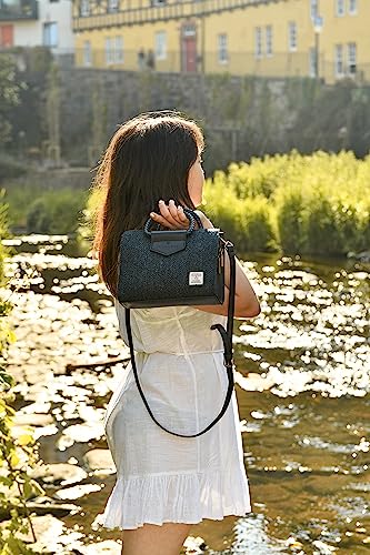 The Arran Tote Black Herringbone4