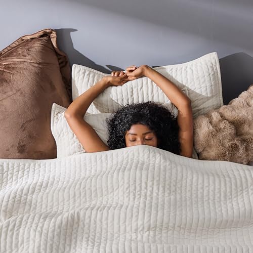 Image of Wonderful Velvet Quilt Set, Queen Size Cream Soft Fluff Texture Coverlet with Shams, Channel Stitched Pattern, All-Season Use, Versatile Lightweight Bedspread for Bedroom Adults Teens Kids,94 inchx94 inch