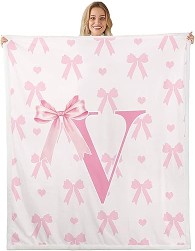 Manta de forro polar de franela con lazo rosa, estilo princesa, con lazo, corazones y hadas, súper suave para cama, sofá, sofá, letra inicial V,