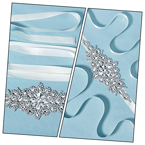 Ceinture de satin à strass pour sublimer une robe de mariage