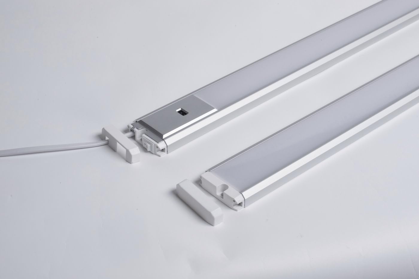LICHT DISCOUNT LED Küchen Unterbauleuchte Lichtleiste Dimmbar warmweiß 850lm flach 90cm 12W Küchenbeleuchtung mit Sensor Unterschrankleuchte