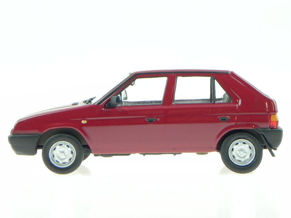 Skoda Favorit 136L 1987 Apollo rot Modellauto 143ABS-708BJ 1:43