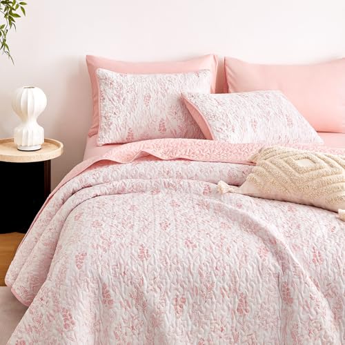 Wake In Cloud - Floral Quilt Set Botanical Vintage Flower Coquette Cottagecore for Women Teen Girls Reversible Lightweight Bedspread Coverlet 3 Pieces Light Pink Queen/Full Size