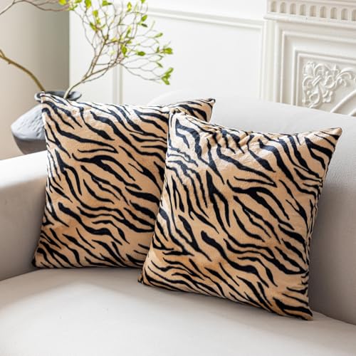 Carrie Home Tiger Decor Lot de 2 Housses de Coussin décoratives Modernes en Velours Doux avec imprimé Tigre pour Chambre à Coucher, canapé, Sofa (Coussin...