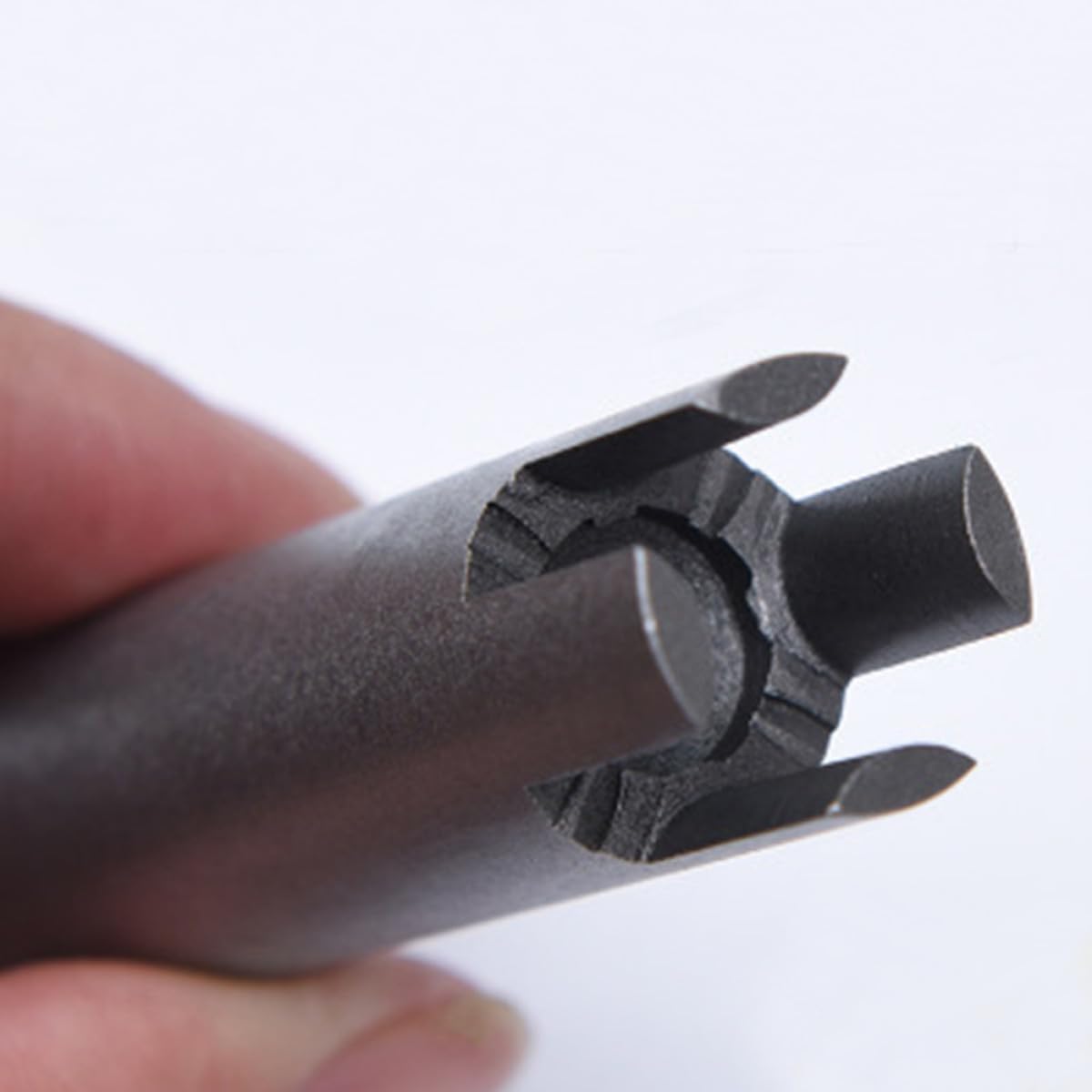 SAFIGLE 10-pcs Alloy Thread Extractor Set Broken Tap Removers Damaged Screw Extractors for Stripped Bolts and Screws Repairing Tools with Storage Box