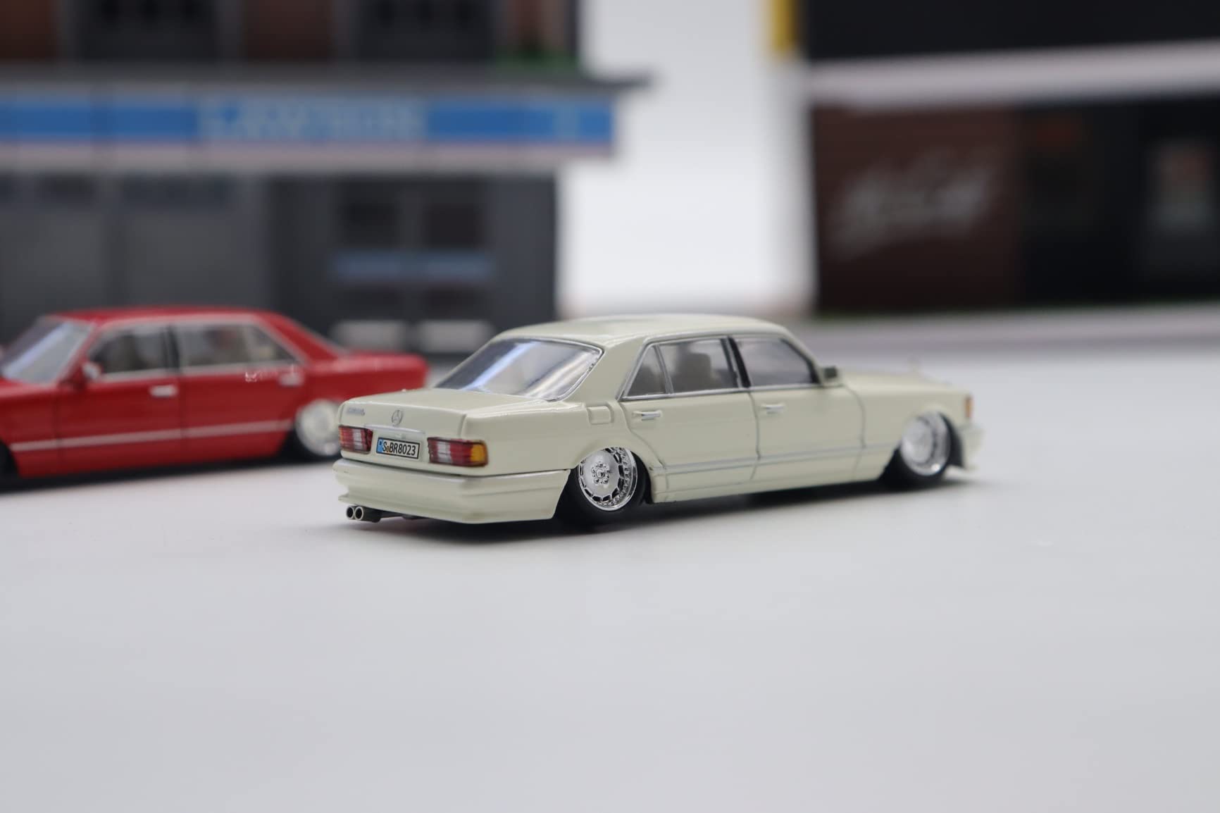 Amazon | 1/64 Master S560 W126 ベンツ 白 | プラモデル 通販