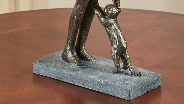 Escultura de mesa persona y gato Touch of Class miniatura 6