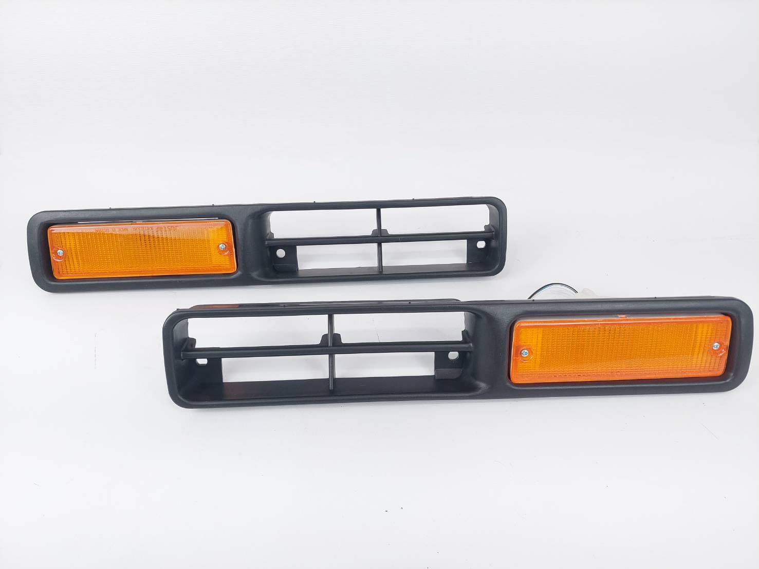 Front Bumper Grille Assembly Compatible For NS Hardbody Pickup 1993-97 PATHFINDER 1993-95 NI1039101