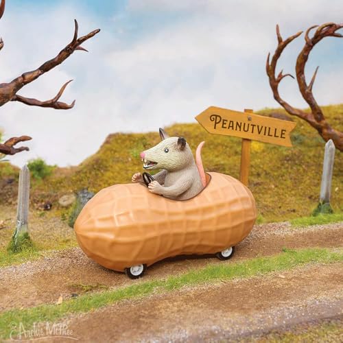 Archie McPhee Possum in a Peanut Pull Back Toy Car miniatura 3