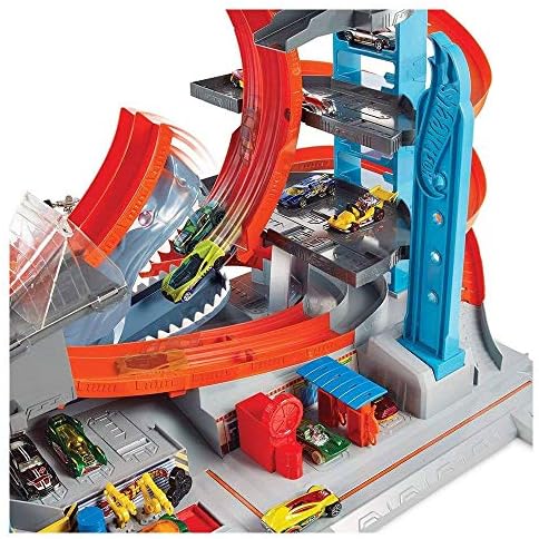 Hot Wheels City Zestaw do zabawy Mega Garaż z rekinem, FTB69