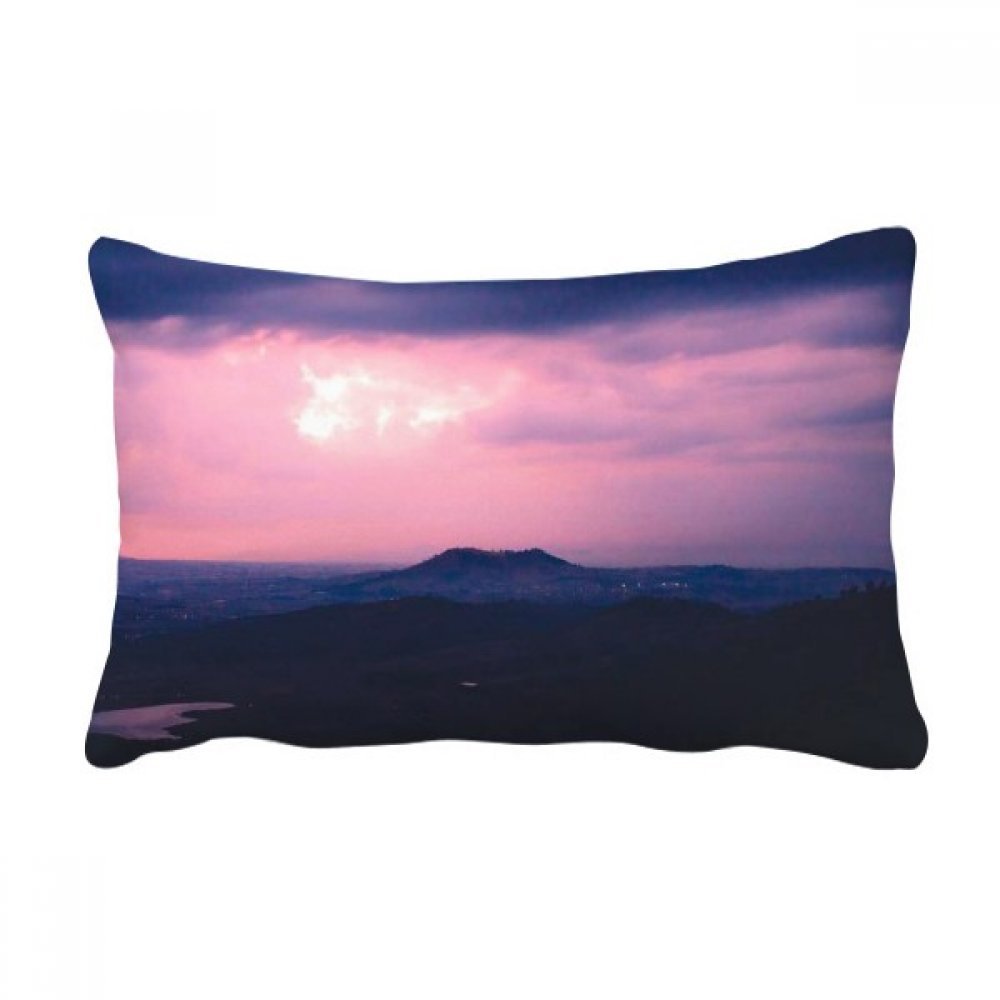 Coussin Rose Nuages Dark Sky : le cadeau de décoration idéal pour un emménagement