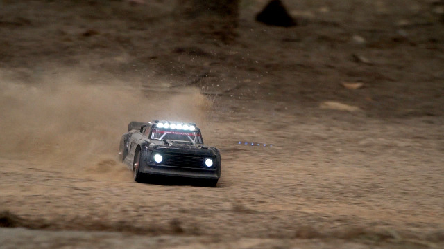 もっちっちーさん【超人気＆お買い得】CRASH GATE COMFORM Amazon.co